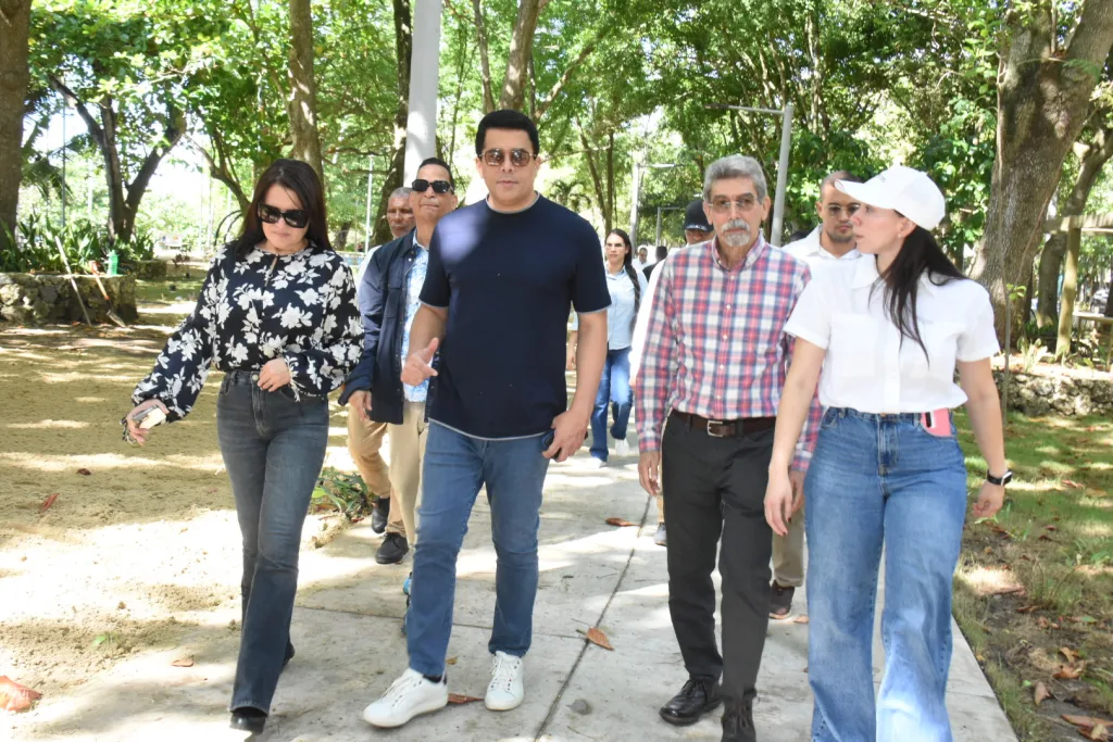 Ministro de Turismo verifica avances finales en la reconstrucción del Parque Nacional Submarino La Caleta Ministro de Turismo verifica avances finales en la reconstruccion del Parque Nacional Submarino