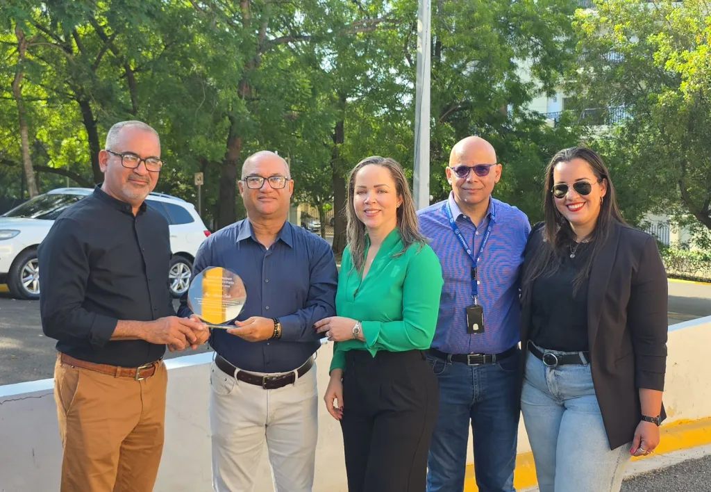 Comunidad de La Trinitaria valora gestión de Andrés Cueto por mejoras en el servicio de agua Moradores de La Trinitaria reconocen al director general de Coraasan por su gestion al frente de la institucion