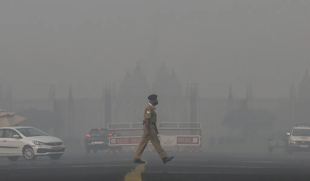 Más de 100 vuelos cancelados en Nueva Delhi por la baja visibilidad causada por la contaminación Nueva Delhi
