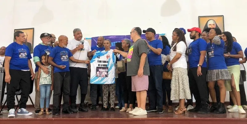 Unión Deportiva Simón Bolívar reconoce varios deportistas y culturales del sector la Unión Deportiva del Simón Bolívar, en su VIII Encuentro de Leyendas, realizado por en el Politécnico Nuestra Señora del Carmen reconoció a varias personalidades y familias residentes en ese sector capitalino.