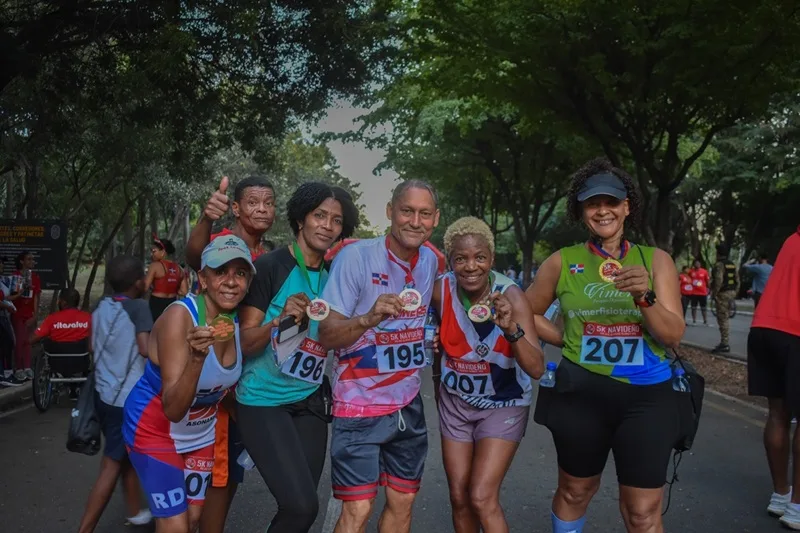 Fundación Viejas Glorias Runner celebra tradicional Encuentro Navideño 5K Participantes del Encuentro Navideno 5K