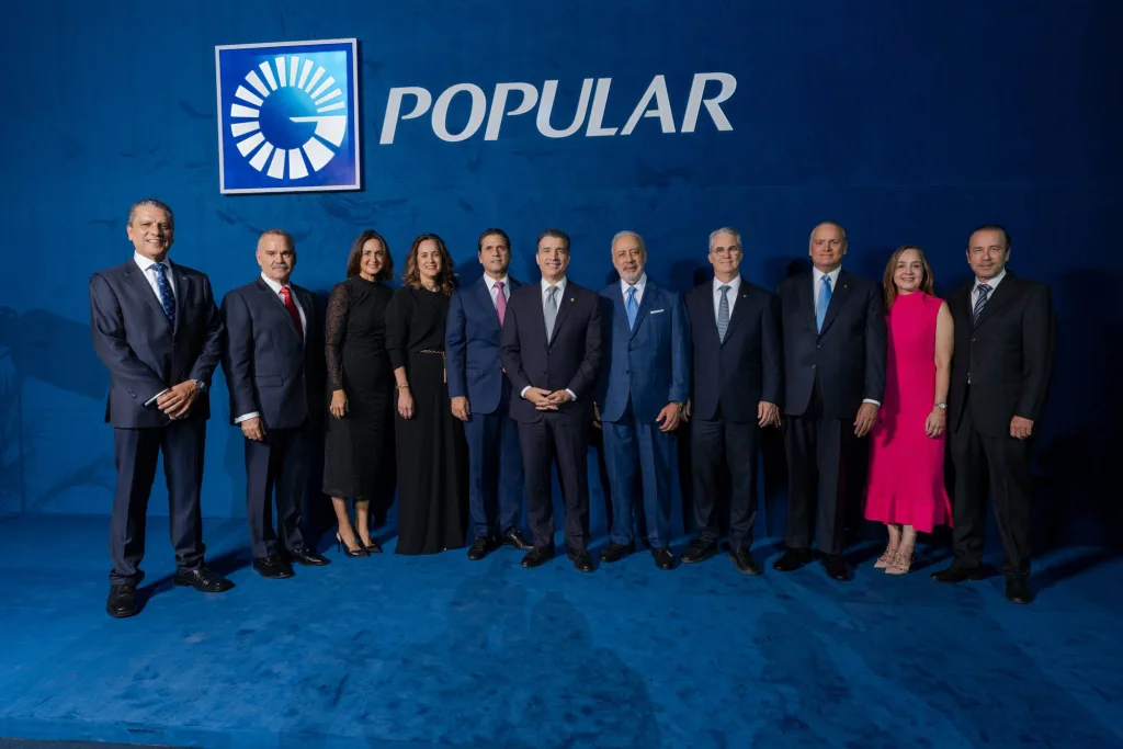 Banco Popular celebra a clientes del Cibao con concierto sinfónico y cóctel en el Gran Teatro del Cibao Ricardo de La Rocha Bernando Espinola Larissa Garcia Lina Garcia Miguel Blasco Christopher Paniagua Felix Garcia Rene Grullon