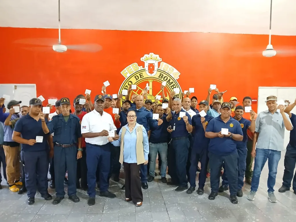 Rosa Santos refuerza apoyo social con entrega de bonos navideños a sectores vulnerables de Santiago Rosa Santos refuerza apoyo social con entrega de bonos navidenos a sectores vulnerables de Santiago