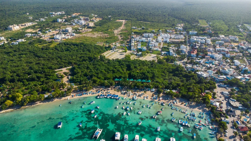 Turismo transforma Bayahíbe con inversión millonaria para ordenar y modernizar el destino Turismo transforma Bayahibe con inversion millonaria para ordenar y modernizar