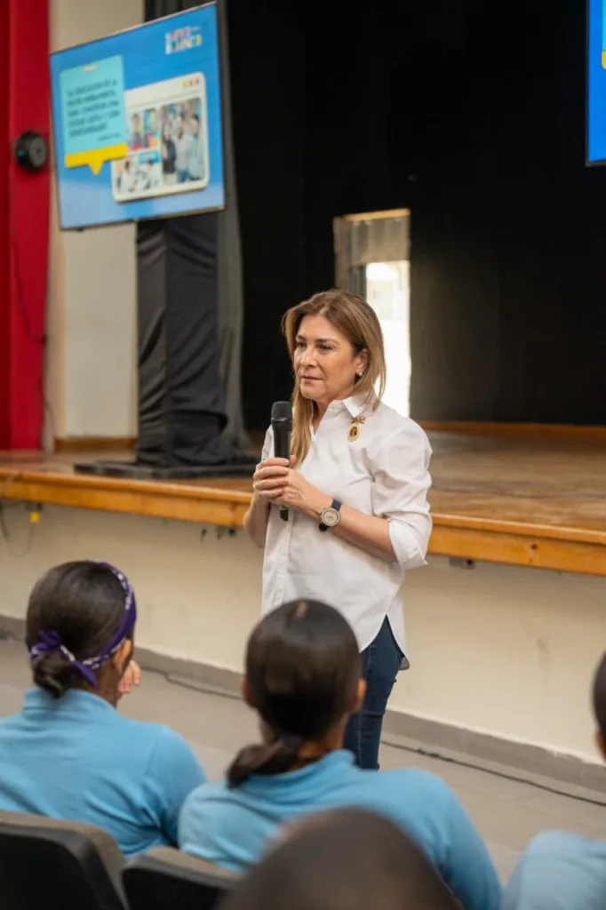 Carolina resalta importancia de la recuperación de espacios públicos en el Instituto de Señoritas Salomé Ureña WhatsApp Image 2025 12 11 at 2.25.49 PM 2