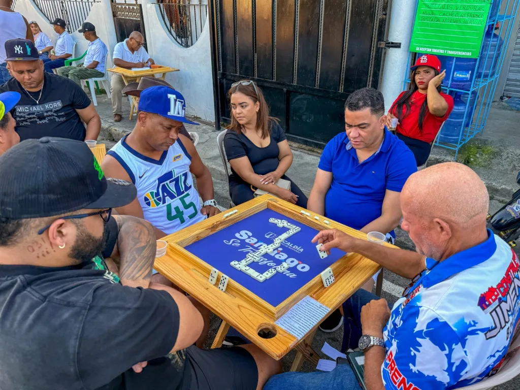 Zumba y dominó despiden el año con masiva celebración comunitaria en Santiago Zumba y domino despiden el ano con masiva celebracion comunitaria en Santiago1
