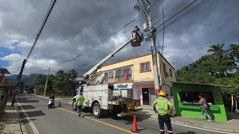 EDENORTE rehabilita y adecúa redes eléctricas en Los Arroces y comunidades cercanas en Bonao proyecto de rehabilitacion de redes electricas 2