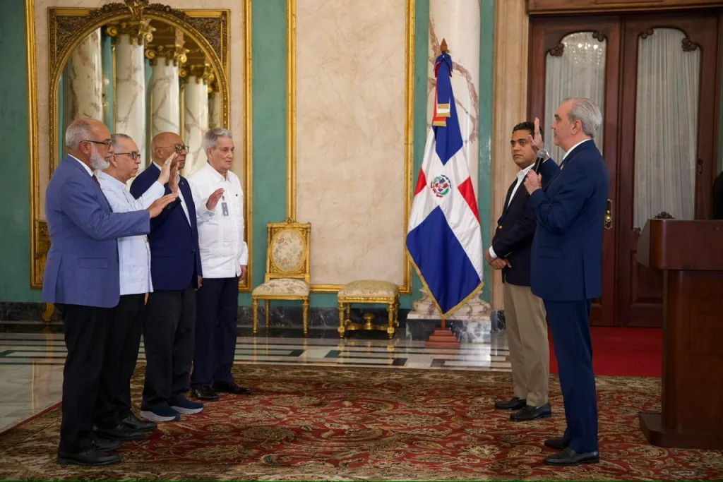 Abinader conforma veeduría ciudadana para garantizar transparencia en obras deportivas con fondos recuperados Abinader conforma veeduria ciudadana para garantizar transparencia en obras deportivas con fondos recuperados