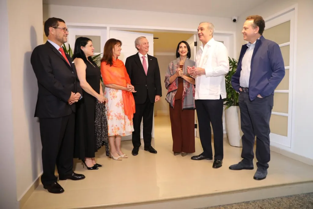 Abinader y presidente electo de Chile estrechan cooperación en seguridad, turismo y comercio Abinader y presidente electo de Chile estrechan cooperacion en seguridad turismo y comercio1