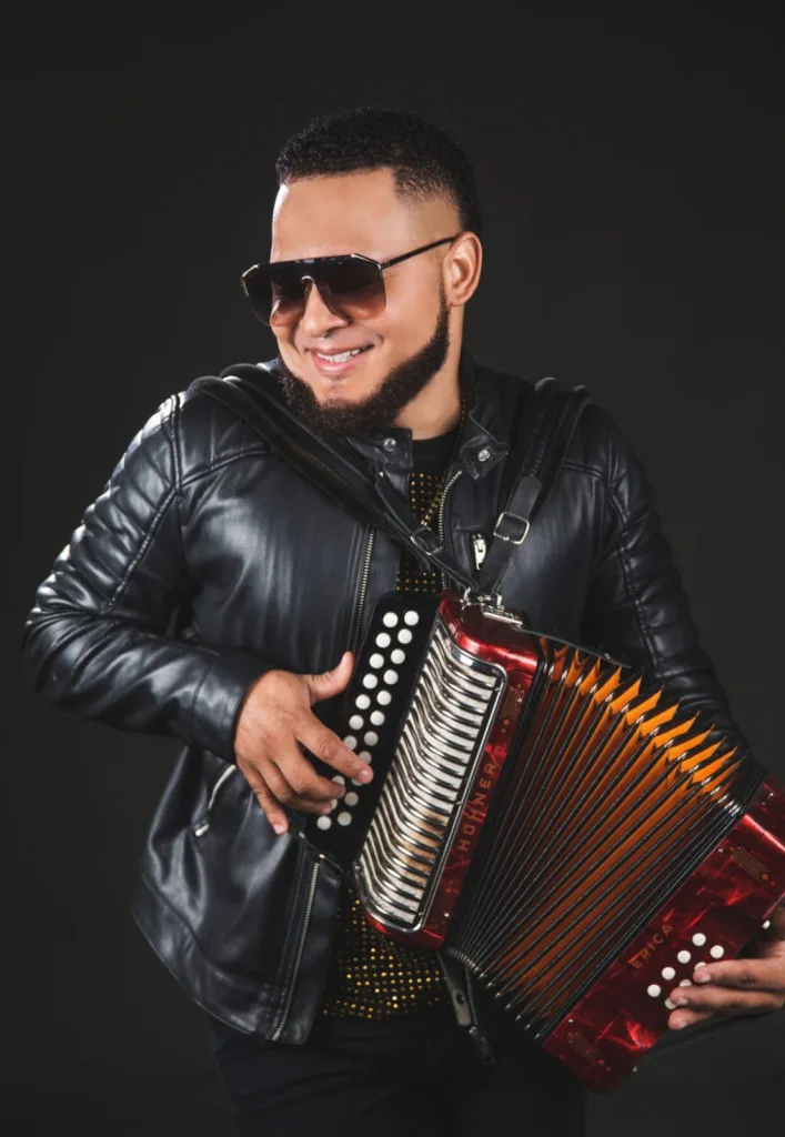 Daniel Galán irrumpe con fuerza en la música típica y se consolida como fenómeno del género Daniel Galan irrumpe con fuerza en la musica tipica y se consolida como fenomeno del genero