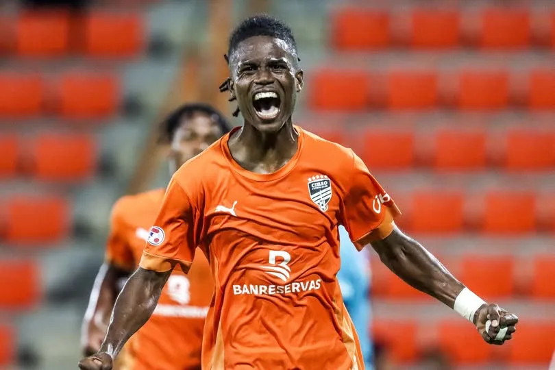 Reyes rescata a Cibao FC con doblete agónico ante Salcedo FC Edwarlyn Reyes