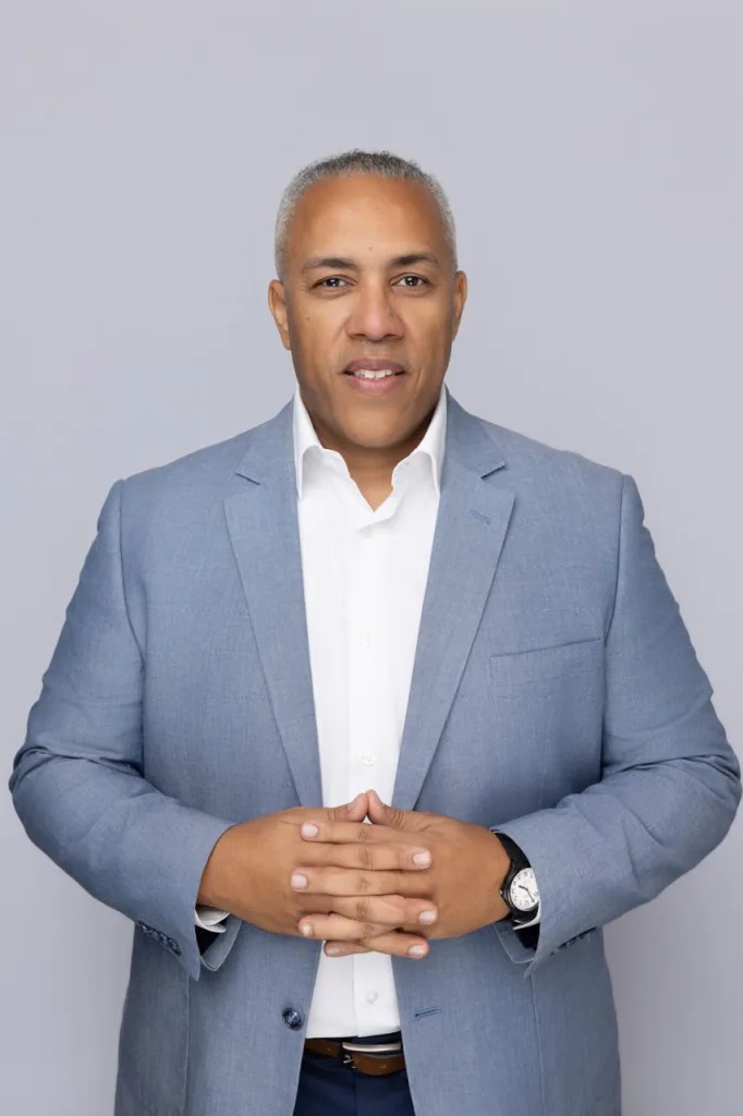 Expertos explican errores comunes al comprar primera vivienda con bono Pedro Reyes Castillo