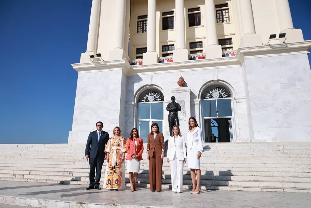 Raquel Peña y embajadora de EE. UU. refuerzan la cooperación bilateral desde Santiago Raquel Pena y embajadora de EE. UU. refuerzan la cooperacion bilateral desde Santiago1