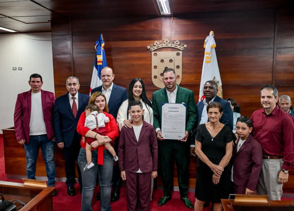 Santiago honra a Yunesky Maya como Hijo Adoptivo por su legado deportivo y humano Santiago honra a Yunesky Maya como Hijo Adoptivo por su legado deportivo y humano1