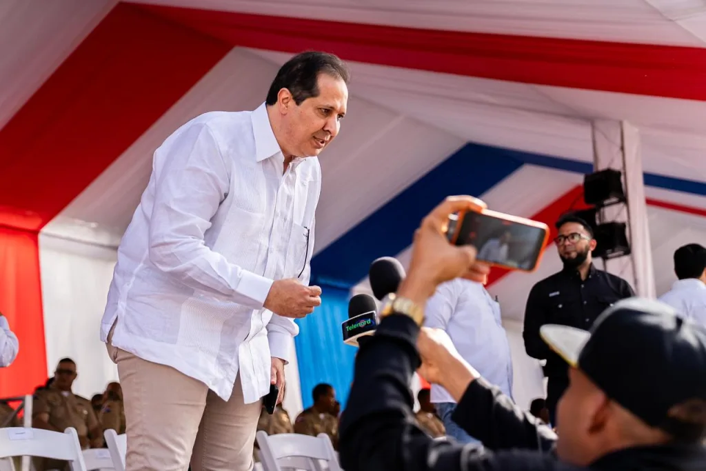 Atallah resalta transformación del sistema sanitario en Duarte con obras en marcha y servicios activos Victor Atallah destaca avances en salud en la provincia Duarte