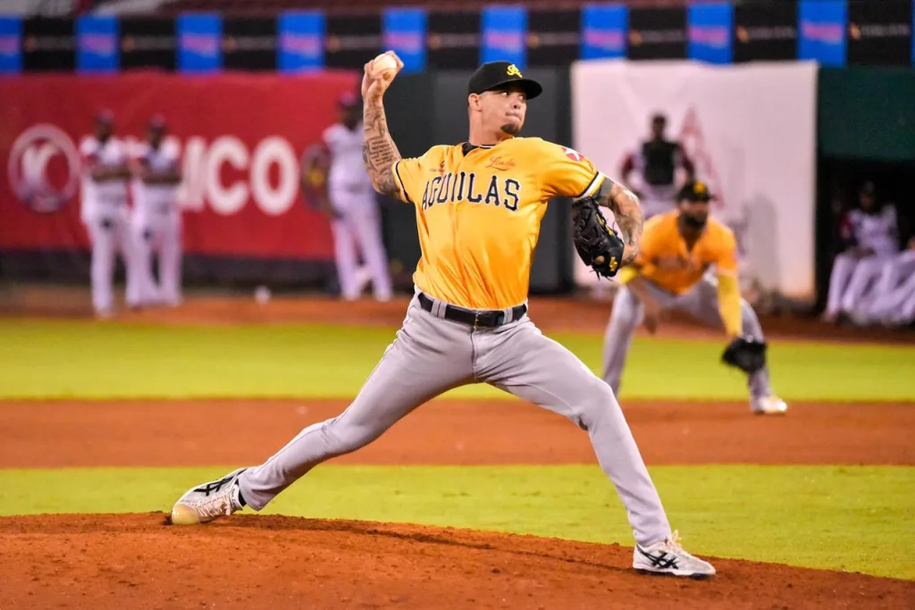 Águilas remontan en Macorís y aprietan la lucha en el Round Robin Yoan Lopez eljacaguero