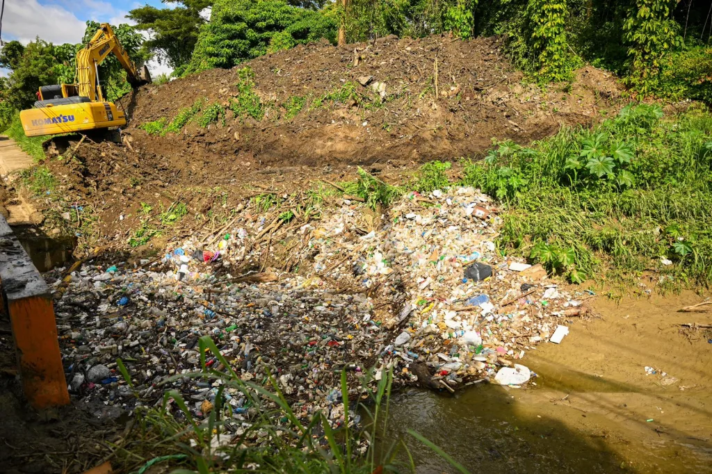 Alcaldía de Santiago ejecuta saneamiento en la cañada de Don Pedro para prevenir inundaciones canada de Don Pedro para prevenir inundaciones1