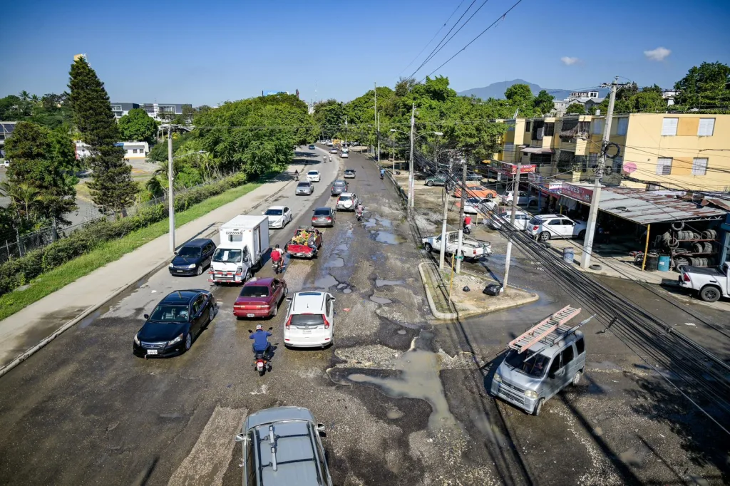 Alcaldía de Santiago ejecuta operativo de saneamiento en la cañada de Rafey canada de Rafey