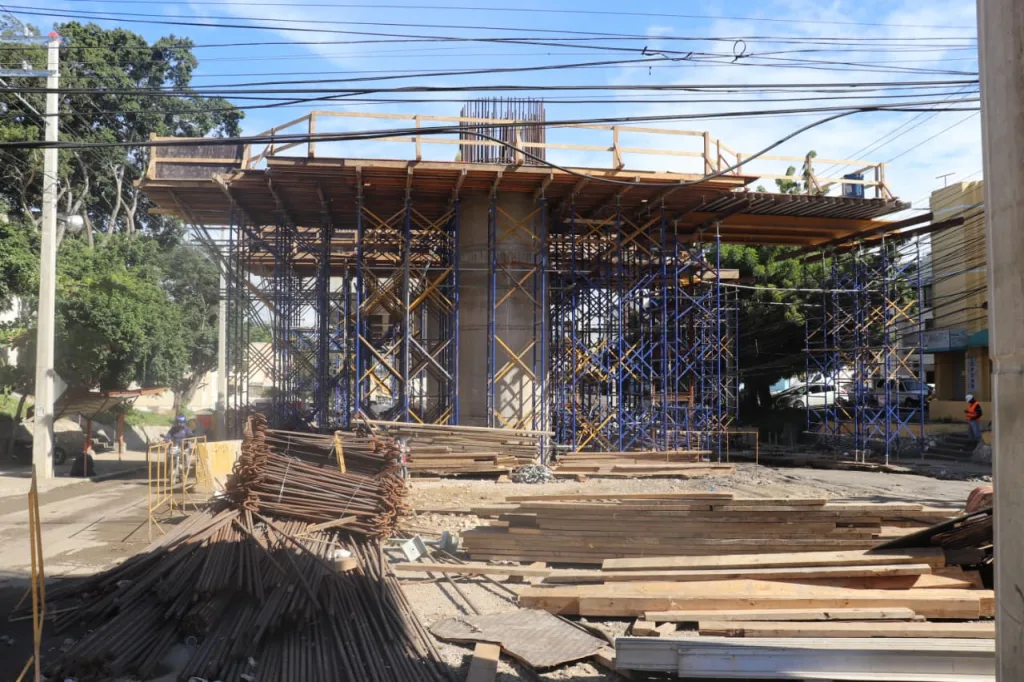 Sectores productivos del sur de Santiago piden acelerar construcción del monorriel ante prolongados retrasos construccion del monorriel ante prolongados retrasos1