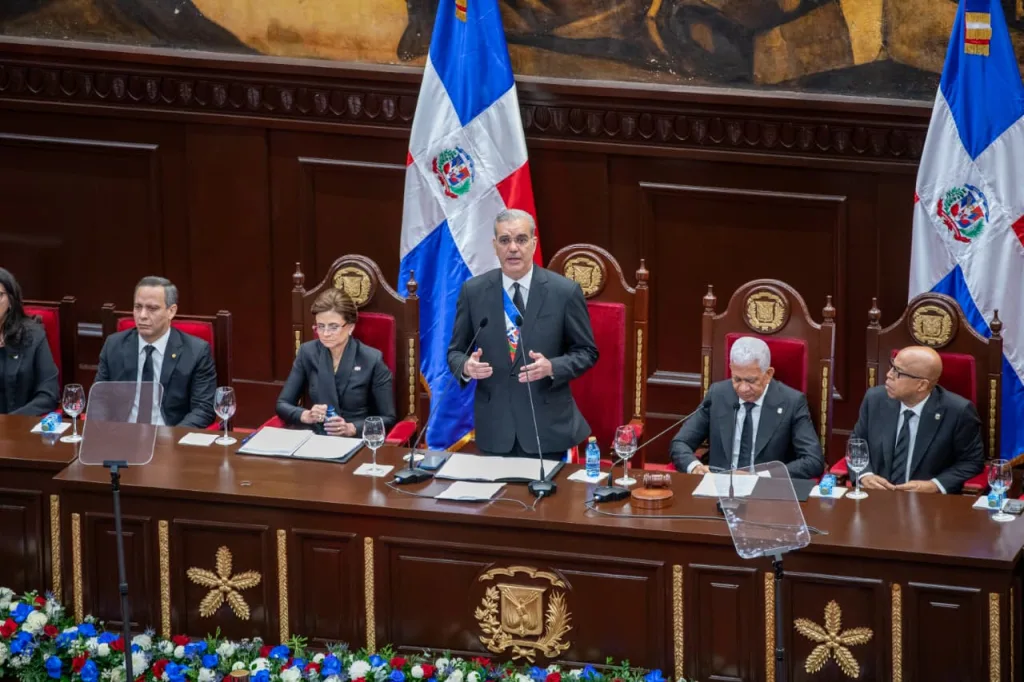 Abinader traza rumbo al desarrollo con Meta RD 2036 y resalta estabilidad económica Abinader durante la reiniciacion de cuentas al pais