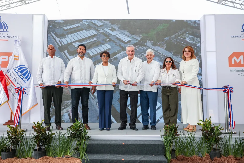 Abinader entrega moderno mercado municipal de Higüey y salda una deuda histórica con comerciantes de La Altagracia Abinader entrega moderno mercado municipal de Higuey y salda una deuda historica con comerciantes de La Altagracia