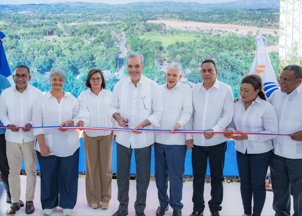 Abinader inaugura carretera Bayaguana–El Puerto y fortalece conexion entre el Este y el Nordeste