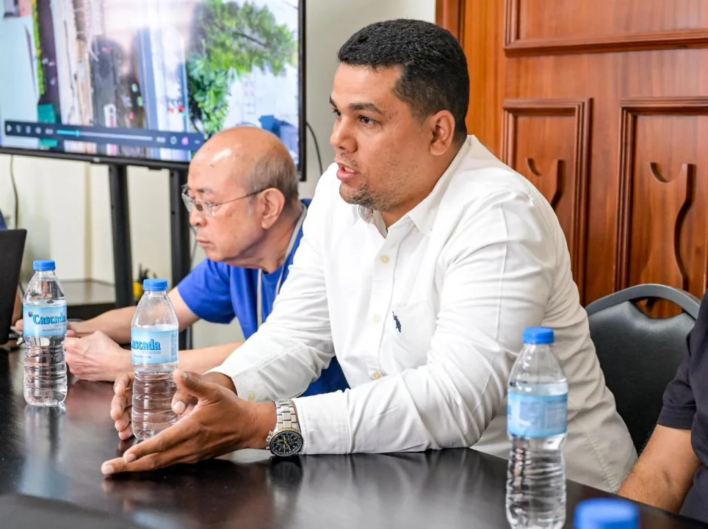 Avanza acuerdo para finalizar la renovación de la Calle del Sol en Santiago Avanza acuerdo para finalizar la renovacion de la Calle del Sol en Santiago1