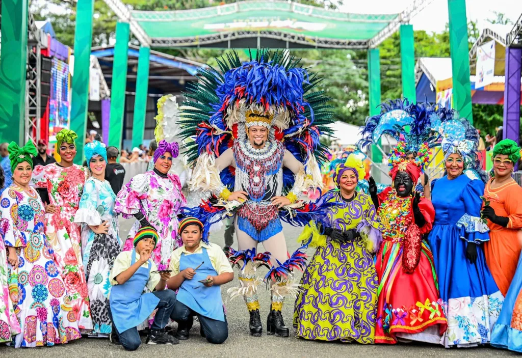 Carnaval de Santiago 2026 arranca con creatividad, tradición y un Parque Central repleto de vida Carnaval de Santiago 2026 arranca con creatividad tradicion y un Parque Central repleto de vida2