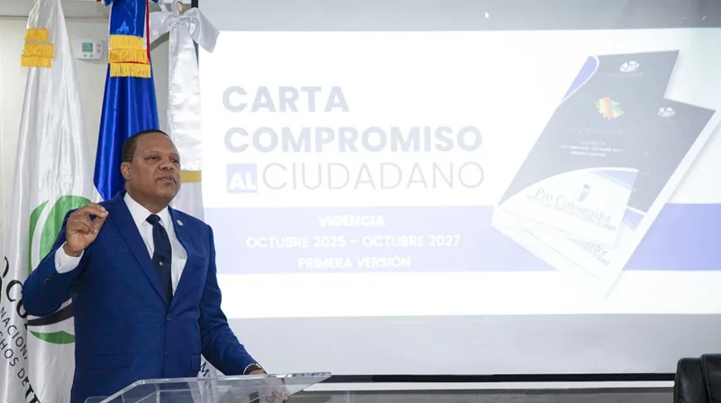 Pro Consumidor lanza Carta de Servicios al Ciudadano para fortalecer protección de consumidores El director ejecutivo de Pro Consumidor, Eddy Alcántara, habla durante el lanzamiento de la Carta Compromiso al Ciudadano en un encuentro con servidores de la institución.