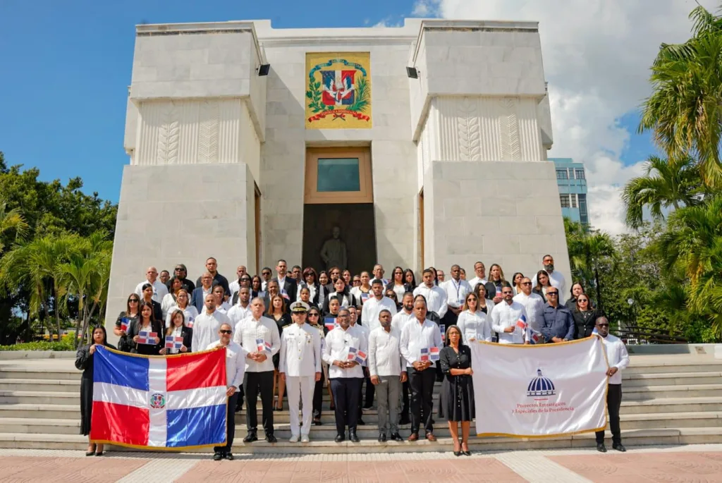 Robert Polanco honra a los Padres de la Patria y reafirma defensa de la soberanía desde Propeep Robert Polanco honra a los Padres de la Patria y reafirma defensa de la soberania desde Propeep