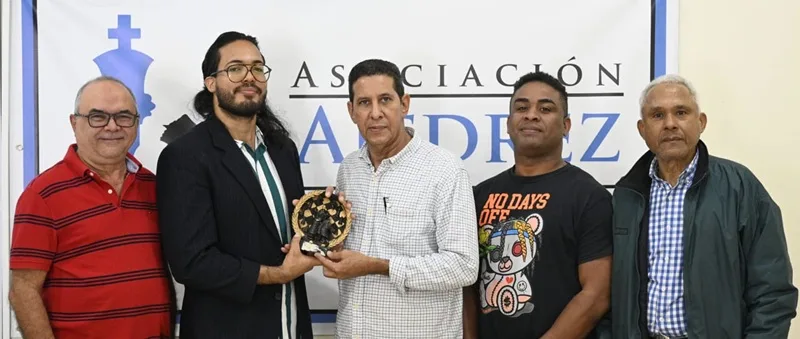 Kelvin Castillo nuevo campeón de ajedrez de Santiago En el centro Kelvin Castillo nuevo campeón de ajedrez de Santiago.