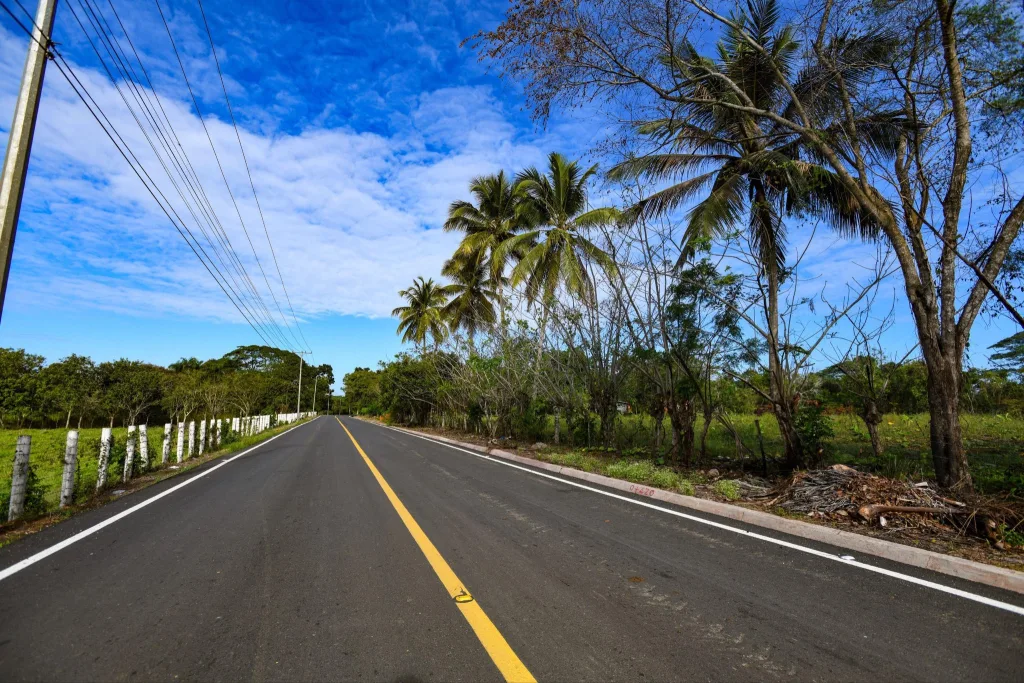 Abinader inaugura carretera Bayaguana–El Puerto y fortalece conexión entre el Este y el Nordeste carretera Bayaguana–El Puerto