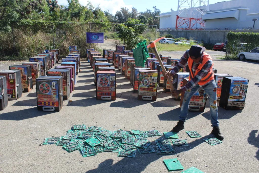 Fiscalía de Santiago intensifica operativos y elimina tragamonedas ilegales en sectores populares tragamonedas ilegales en sectores populares eljacaguero1