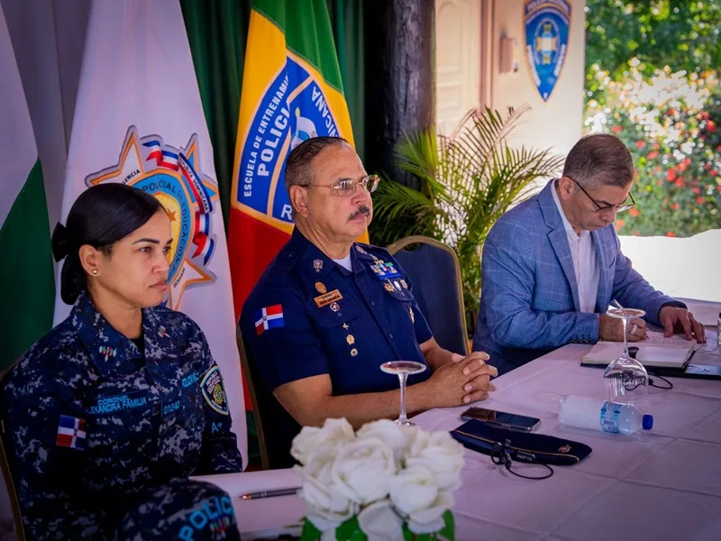 Autoridades impulsan mejora en la educación policial 1000926824