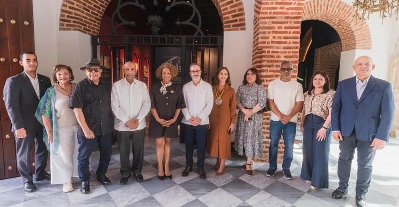 Centro Cultural Taíno Casa del Cordón recibe a miembros de Acroarte De izquierda a derecha, los señores Rainier Maldonado, Glenys Abreu, Joseph Cáceres, Carlos T. Martínez, Marivell Contreras, Esteban Martínez-Murga, Carmen Rita Cordero, Emelyn Baldera, Víctor Vidal, Sonia Mordán y José Enrique Delmonte.