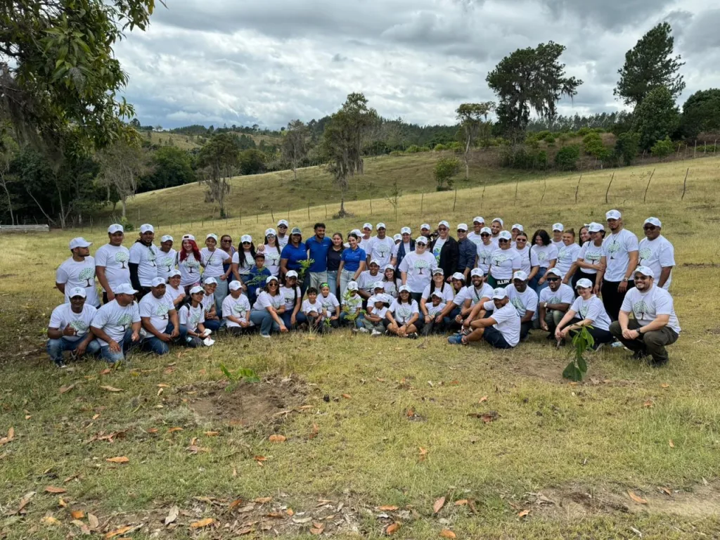 Aeropuerto del Cibao lidera jornada verde con más de 17 mil árboles sembrados en la sierra Aeropuerto del Cibao lidera jornada verde con mas de 17 mil arboles sembrados en la sierra