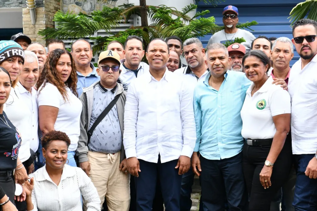 Autoridades y transportistas refuerzan coordinación para prevenir accidentes en Semana Santa en Santiago Autoridades y transportistas refuerzan coordinacion para prevenir accidentes en Semana Santa en Santiago