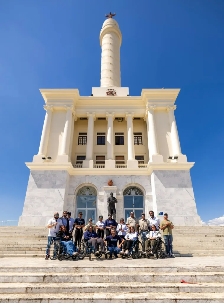 Capacitan personal del Monumento de Santiago para mejorar la atención a personas con discapacidad Capacitan personal del Monumento de Santiago para mejorar la atencion a personas con discapacidad1