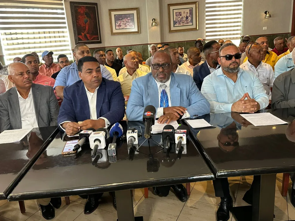 Choferes mantienen pasajes sin aumento ante alza del combustible Choferes mantienen pasajes sin aumento ante alza del combustible