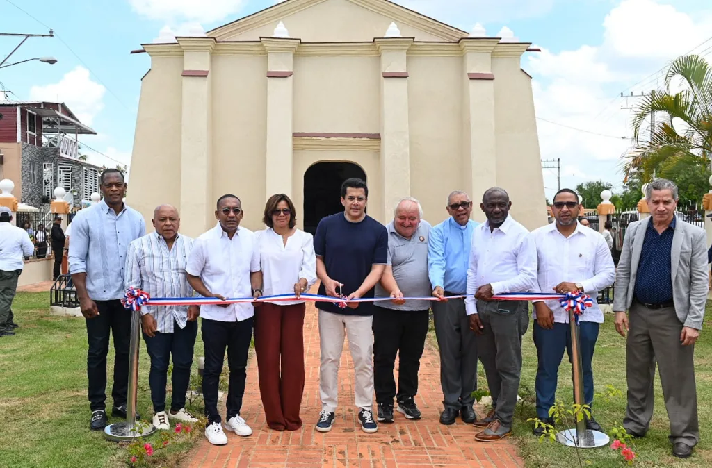 Collado impulsa turismo religioso en Monte Plata con millonarias obras en santuarios históricos Collado impulsa turismo religioso en Monte Plata con millonarias obras en santuarios historicos1