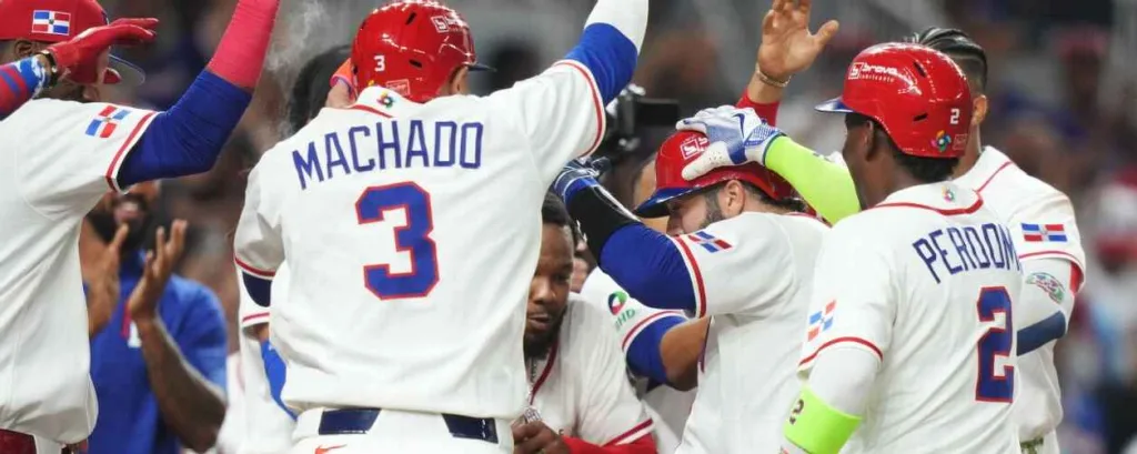 República Dominicana aplasta a Corea y asegura su boleto a semifinales del Clásico Mundial Dominicana noquea a Corea del Sur y avanza a semifinales