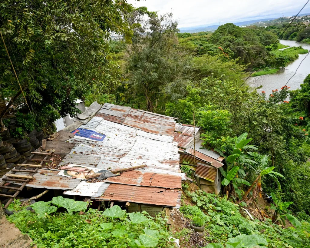 Autoridades evalúan plan de saneamiento urbano en El Cambronal y entorno del Hospedaje Yaque El Cambronal y entorno del Hospedaje Yaque2
