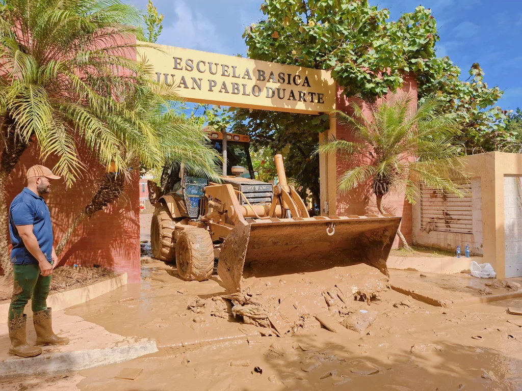 Gobierno acelera reparación de escuelas dañadas por inundaciones en Gaspar Hernández Gobierno acelera reparacion de escuelas danadas por inundaciones en Gaspar Hernandez2