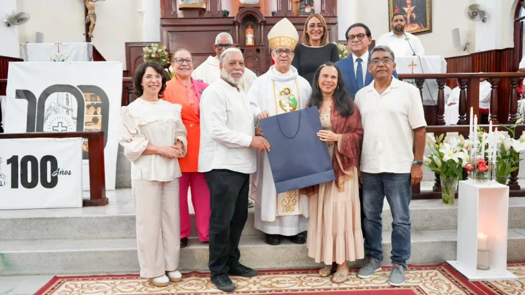Honran siglo de fe y servicio de parroquia en Santiago Honran siglo de fe y servicio de parroquia en Santiago