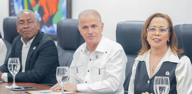 Ministro Sanz Lovatón lidera reunión con el sector provisiones para asegurar la cadena de suministro frente a la crisis en Medio Oriente Integrantes del CNCP 2