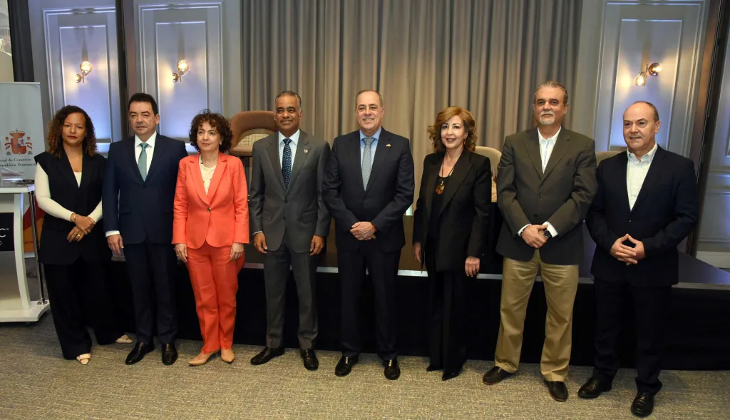 Lucy PeraltaAndres Mejia Lorea Arribalzaga Joel Santos Francisco Perez Pilar Serret Artur Cabre e Iban Campo