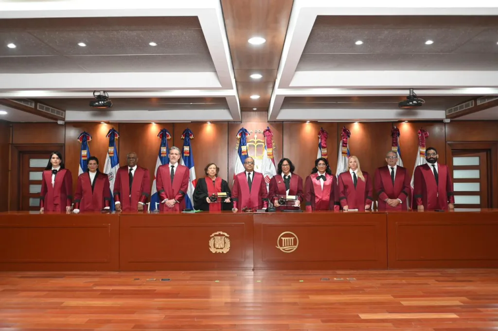 Tribunal Constitucional distingue a dos destacadas juristas dominicanas Magistradas Ana Isabel Bonilla y Rhadys Abreu Blondet reciben reconocimiento por su trayectoria en la justicia y la defensa de los derechos humanos1