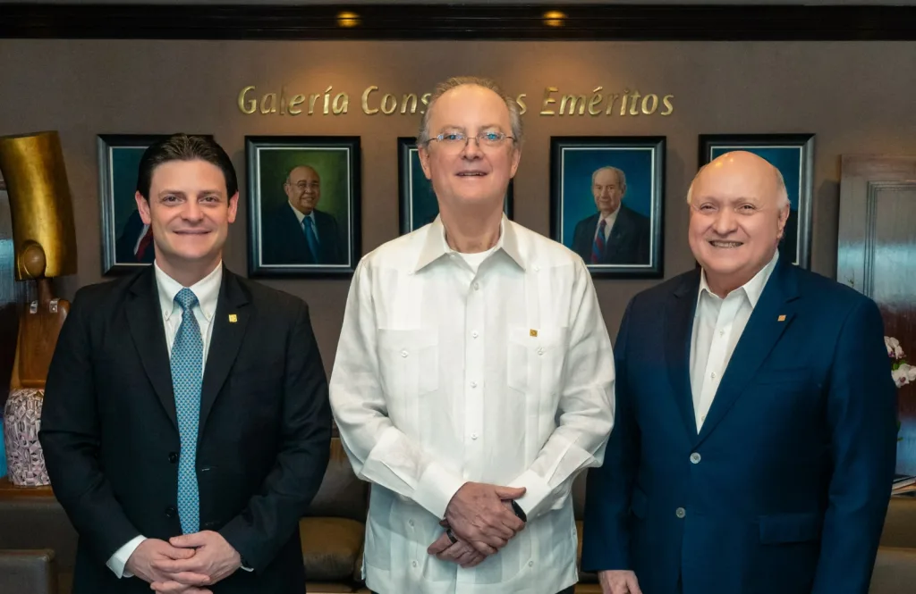 Grupo Popular fortalece su gobernanza con transición planificada y relevo generacional Manuel Grullon Hernandez Manuel A. Grullon y Rafael A. del Toro G.jpg