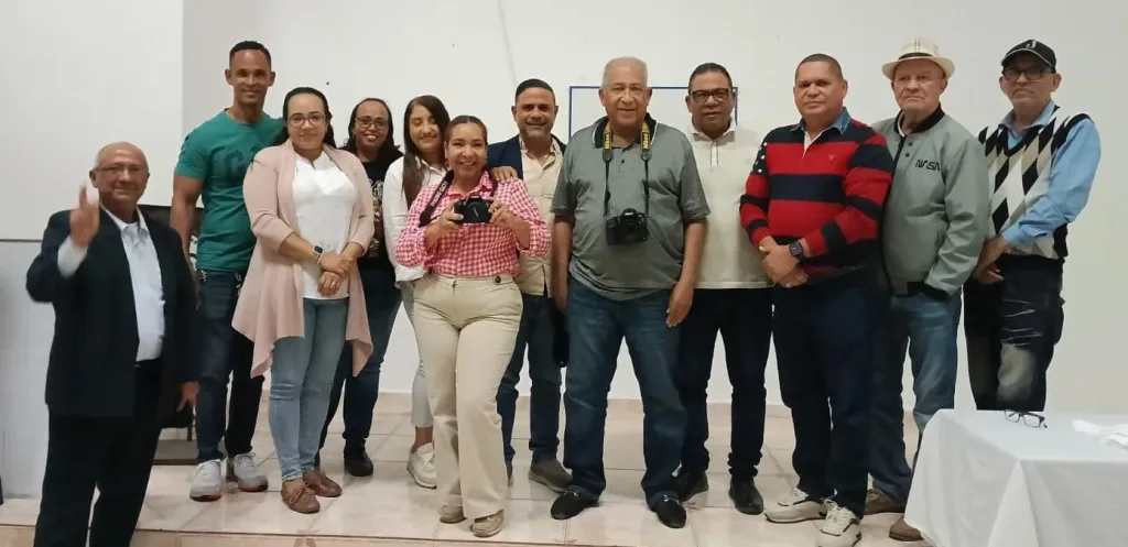 Periodistas fortalecen sus habilidades en taller sobre fotografia y uso de la camara e1774521098349