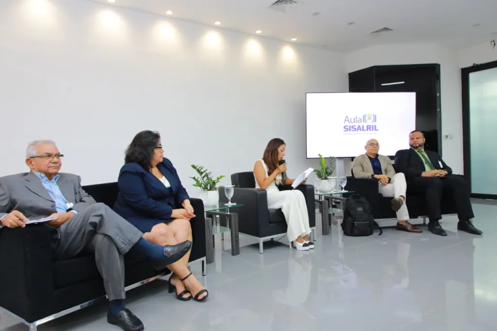 SISALRIL analiza nuevo modelo de financiamiento para fortalecer el sistema de salud SISALRIL